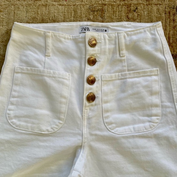 Zara Wide legged, White Jeans, Size 4, mid rise, button closure, front pockets - Picture 3 of 12